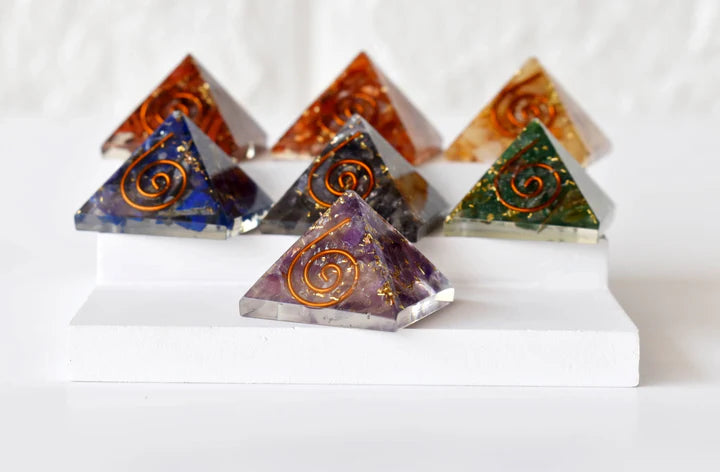 Chakra Crystals Orgone Pyramids Set, Wooden Grid Plate